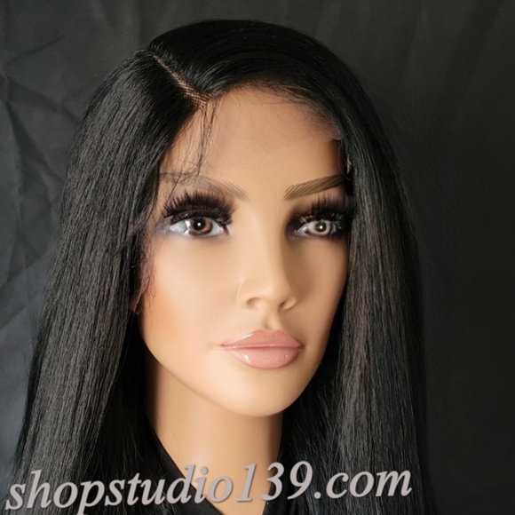 Extra long HD lacefront wig - Picture 3 of 4